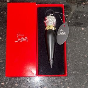 Christian Louboutin Rouge
Louboutin Velvet Matte Lipstick. New in box authentic.